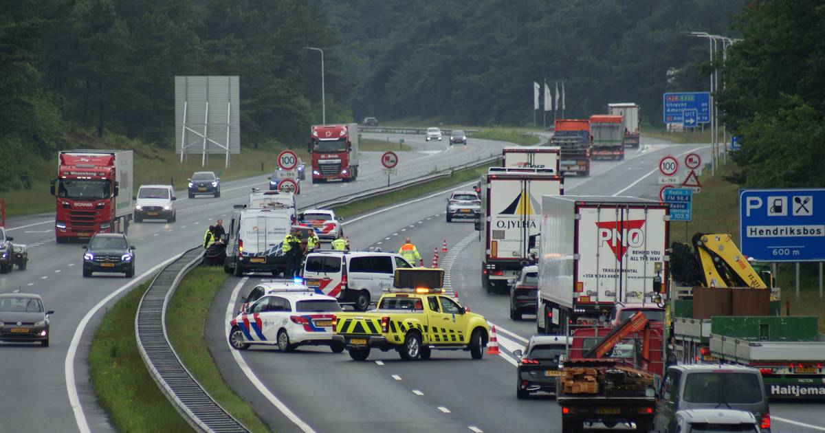 Bestuurder aangehouden vanwege rijden onder invloed na botsing op A28 bij Harderwijk.