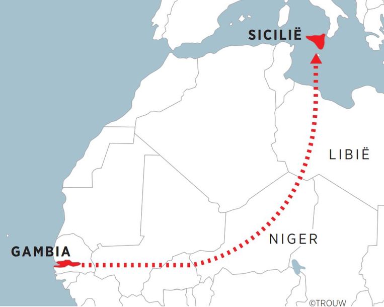Gambia, vertrekken via de achterdeur. 04-07-2017 Beeld Brechtje Rood
