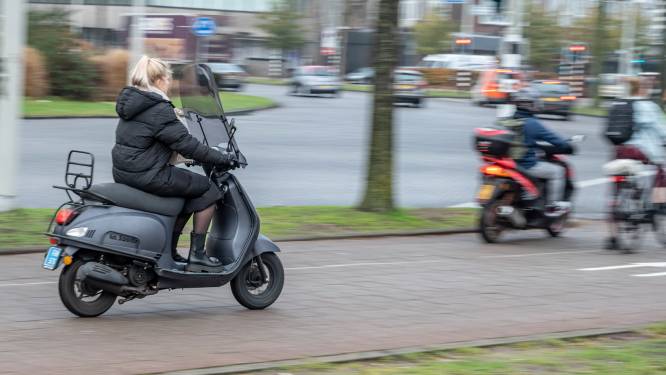 Bromverbod in Nijmegen: hoe ongezond is het nou om achter zo’n scooter te rijden?