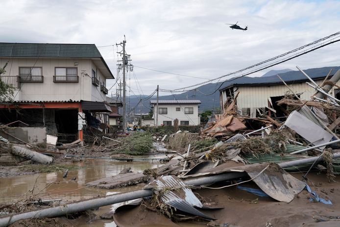 De ravage in een woonwijk in prefectuur Nagano.