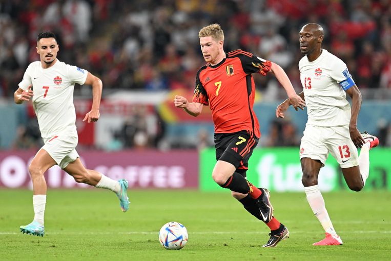 Kevin De Bruyne vindt zelden openingen tegen Canada. Beeld Photo News