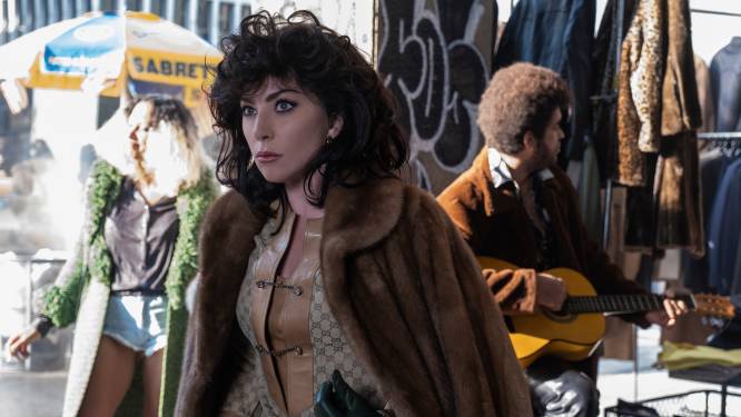 Modehuis ziet omzet stijgen, met dank aan Gaga’s kledingkast: 54 unieke outfits in House of Gucci