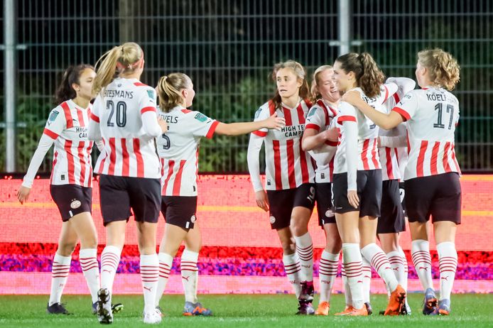 PSV wint met ruime cijfers van Telstar