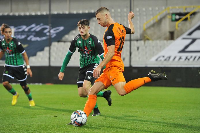 Arne Van Den Eynde, hier in actie op Cercle Brugge B, hoopt in topvorm te geraken tegen de eindronde.