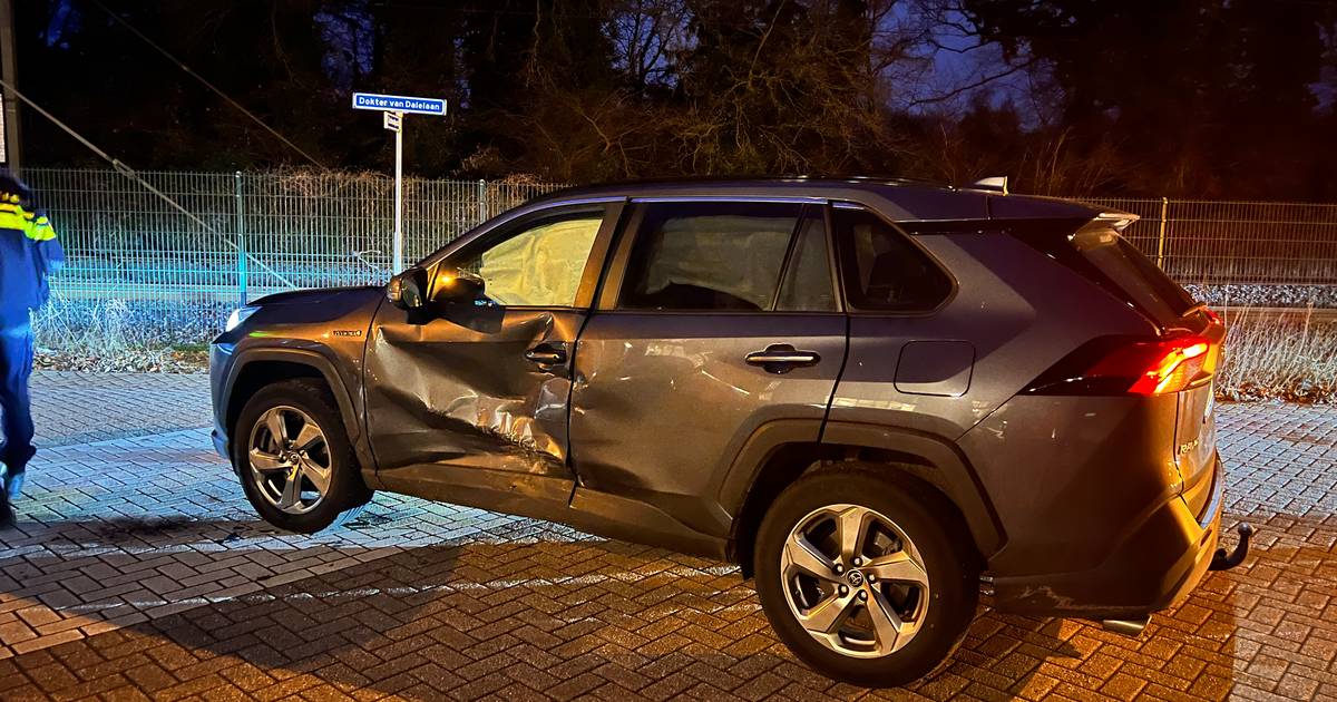 Beschonken automobilist veroorzaakt botsing in Ermelo, andere bestuurder gewond.