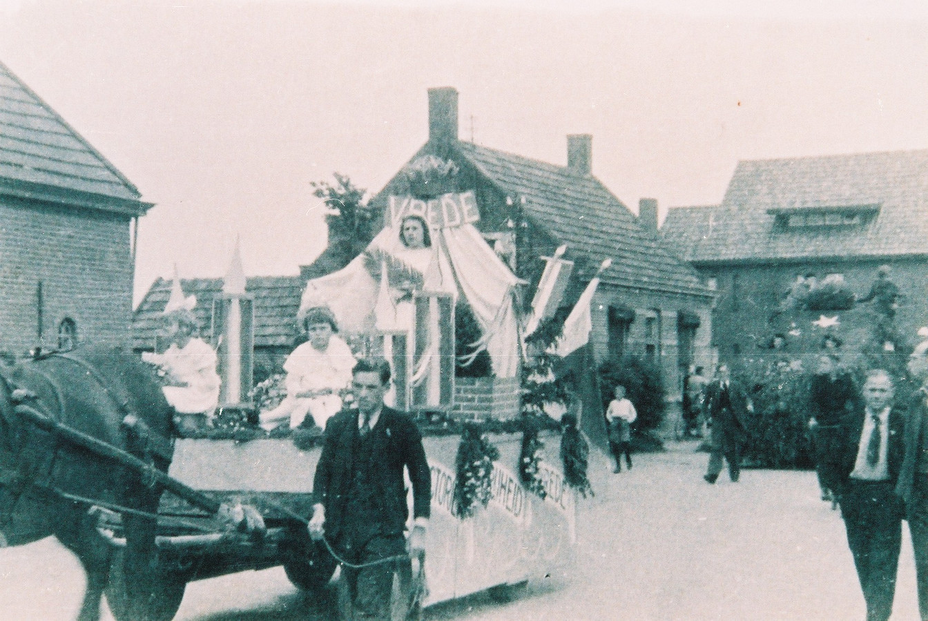 Sprundel Pakt Uit Met Bevrijdingsoptocht Foto AD nl
