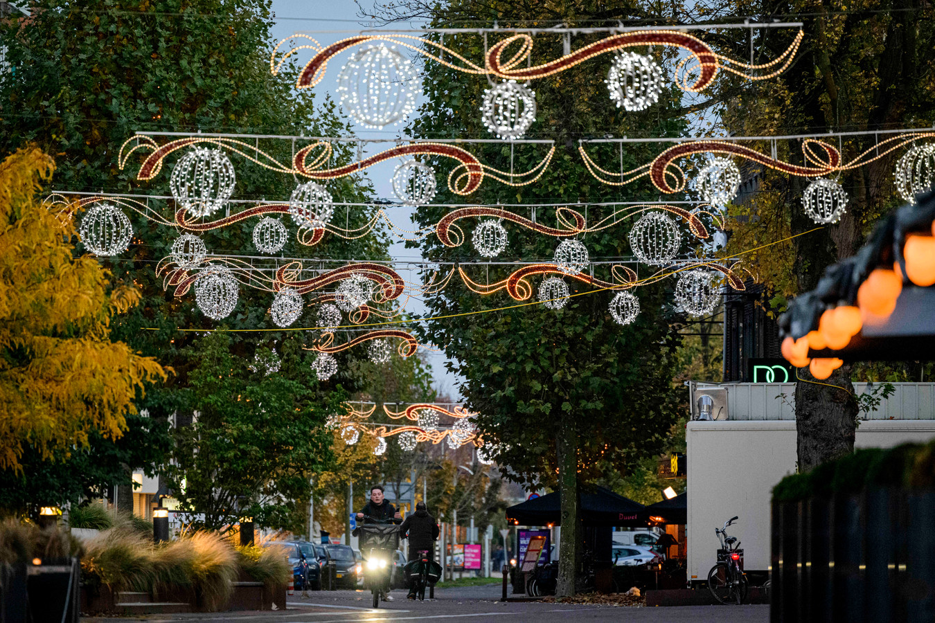 Kerstverlichting in Hengelo brandt dagelijks 8,5 uur korter vanwege