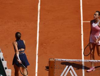 KIJK. Oorlog in de dameskleedkamer van het tennis blijft woeden na weer opvallende geste van Oekraïense Marta Kostyuk