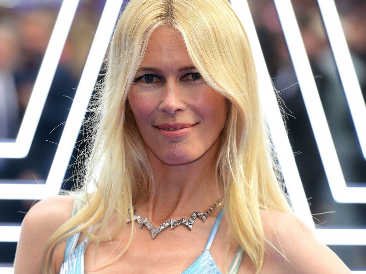 Supermodel Claudia Schiffer wordt 50 en blikt terug: “Plots was ik een  sekssymbool, ze stalen zelfs mijn slipjes” | Celebrities | hln.be