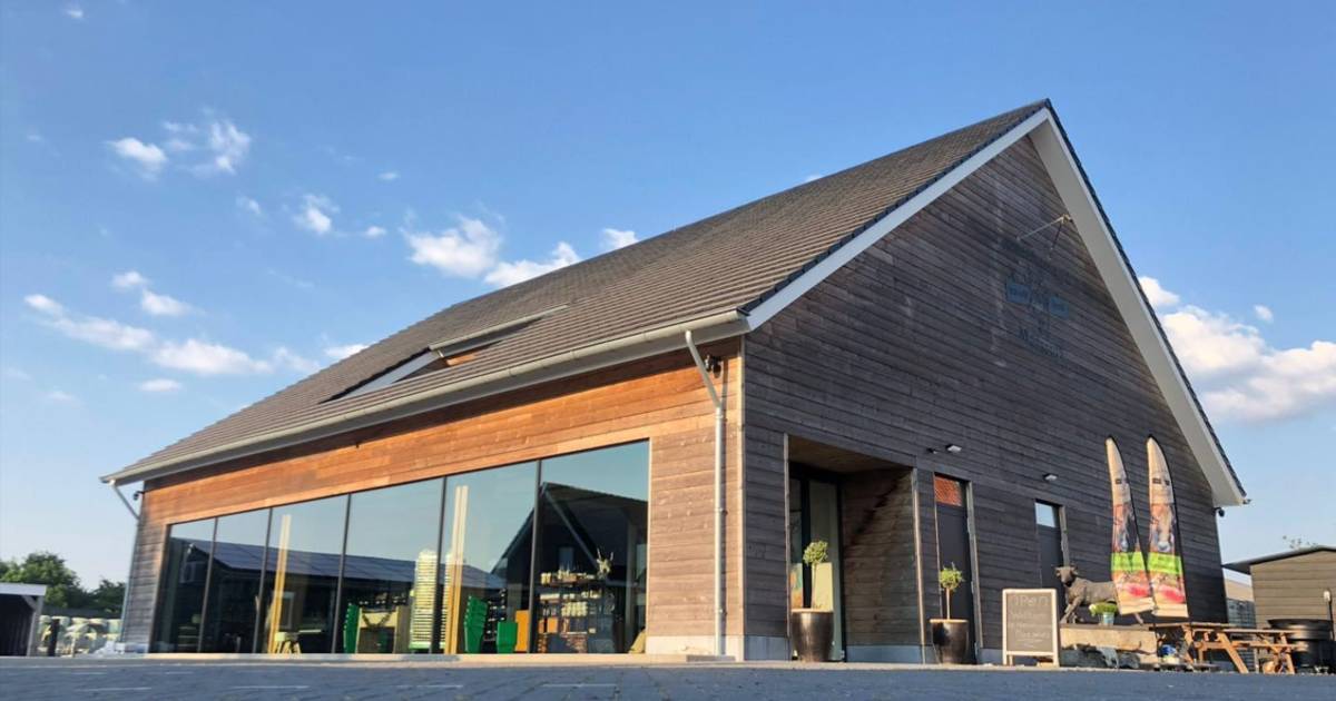 Parthenaiserunderen bewonderen en het vlees proeven open dag bij vleesboerderij Masseurs