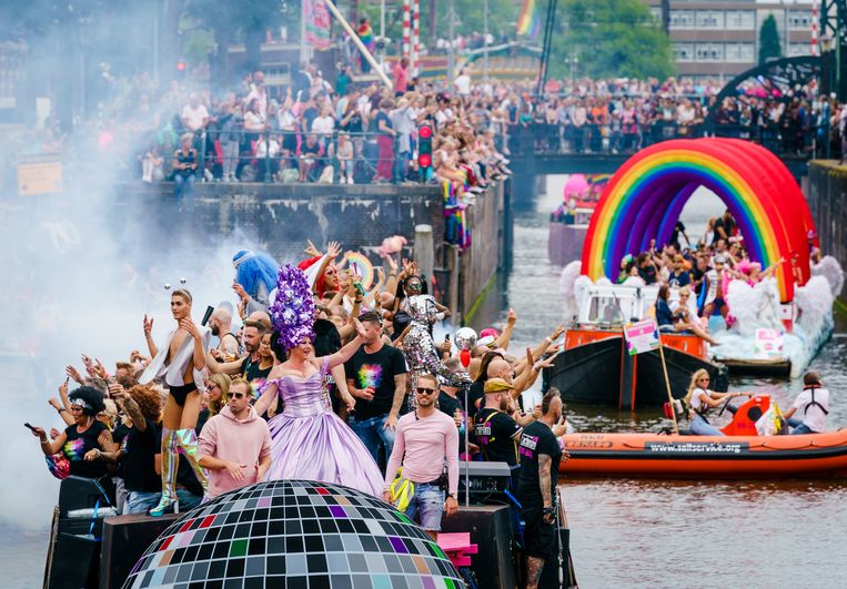 De botenparade, het hoogtepunt en de afsluiting van Pride, draagt uit: ‘Wij willen dit wél zijn!’ Beeld Marco de Swart/ANP