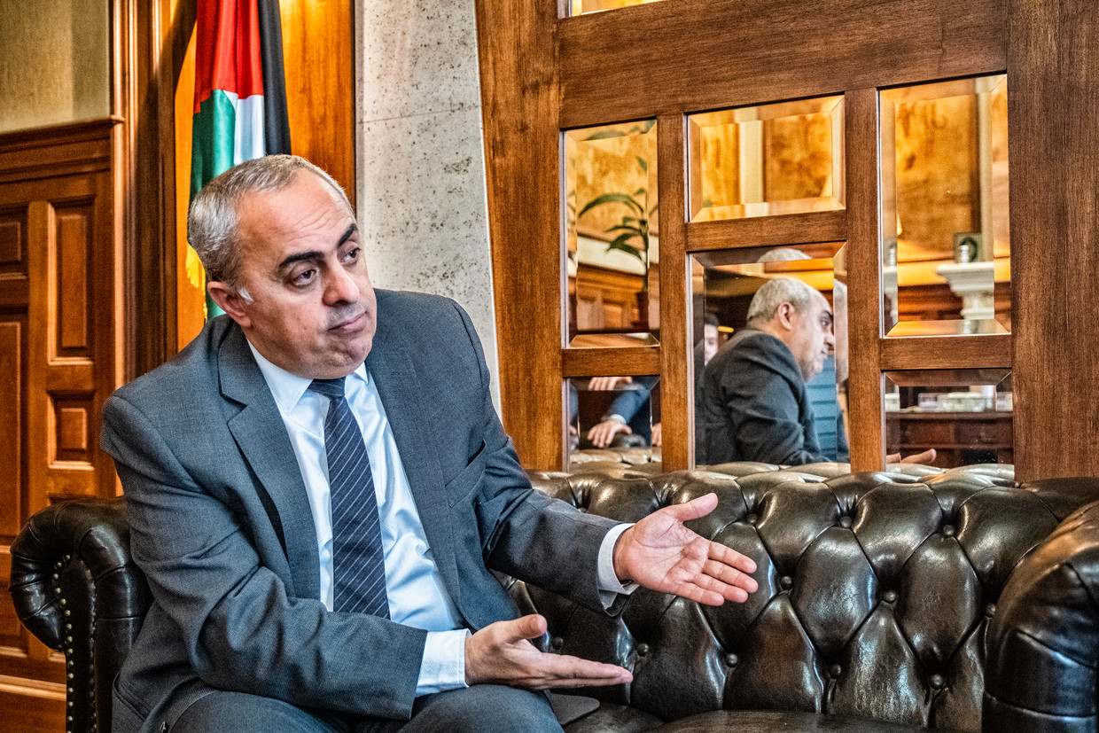 Abdalrahim Alfarra: 'Israël zette F-35-gevechtsvliegtuigen in tegen 2,2 miljoen mensen die op een oppervlakte van nog geen 360 km² wonen. Dat is een etnische zuivering.' Beeld Tim Dirven