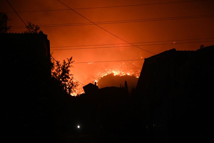 Griekenland gaat gebukt onder natuurbranden.