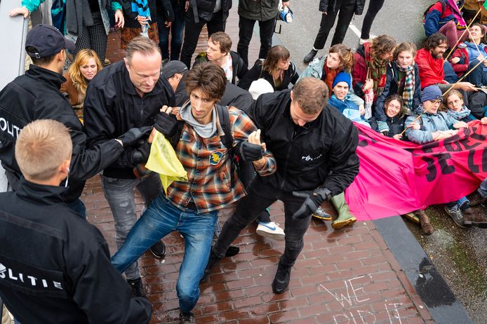 In oktober werden bij een demonstratie van Extinction Rebellion bijna vierhonderd mensen opgepakt, met Pasen willen de milieu-activisten in Den Haag een soortgelijke actie houden