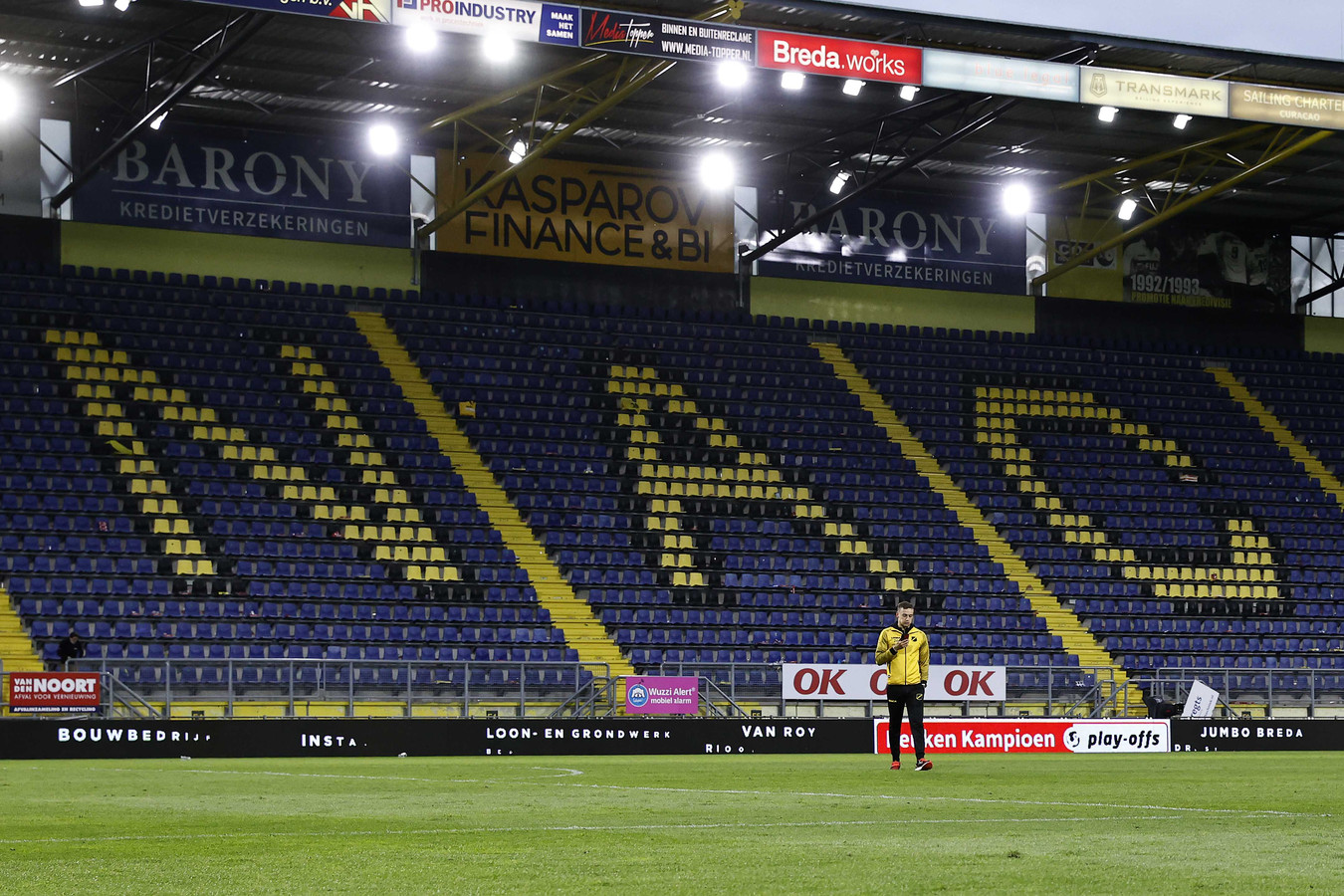 Een leeg Rat Verlegh Stadion is het decor voor de thuiswedstrijd van NAC tegen Jong FC Utrecht vrijdagavond.