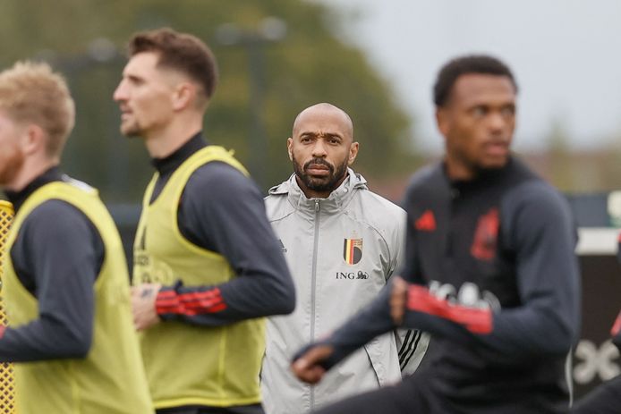 Thierry Henry vervangt Roberto Martínez zondagavond op de bank van de Belgen.