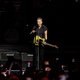 Roadie van Bruce Springsteen krijgt gitaar tegen zijn hoofd: ‘Greatest hit that Bruce has had in a long time’