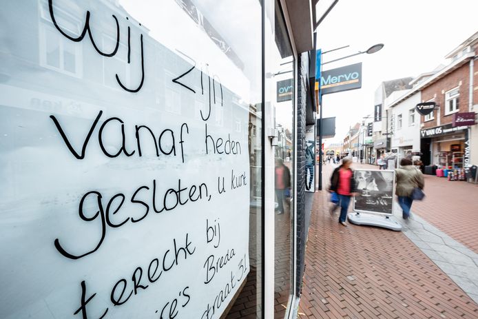 Winkelleegstand in Oosterhout.  Omdat de stad relatief veel winkelmeters telt, staat er ook veel leeg. Maar dat wordt nu eindelijk aangepakt. Het mes gaat in het winkelaanbod in onder andere winkelcentrum Arendshof 2. Geen winkels, maar woningen, luidt het nieuwe credo.
