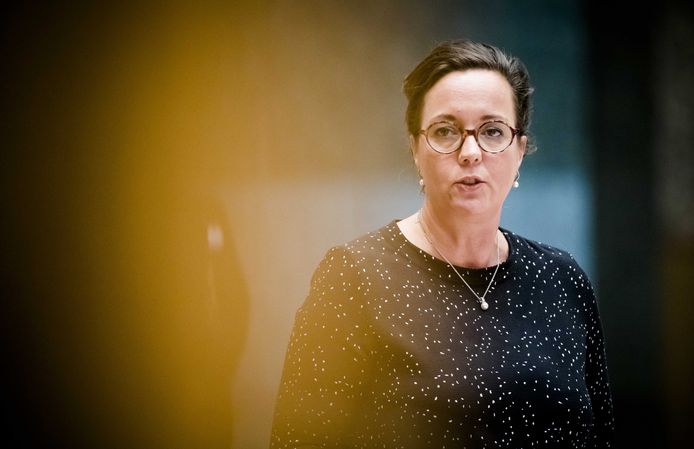 Staatssecretaris Tamara van Ark van Sociale Zaken en Werkgelegenheid (VVD) tijdens het wekelijkse vragenuur in de Tweede Kamer.
