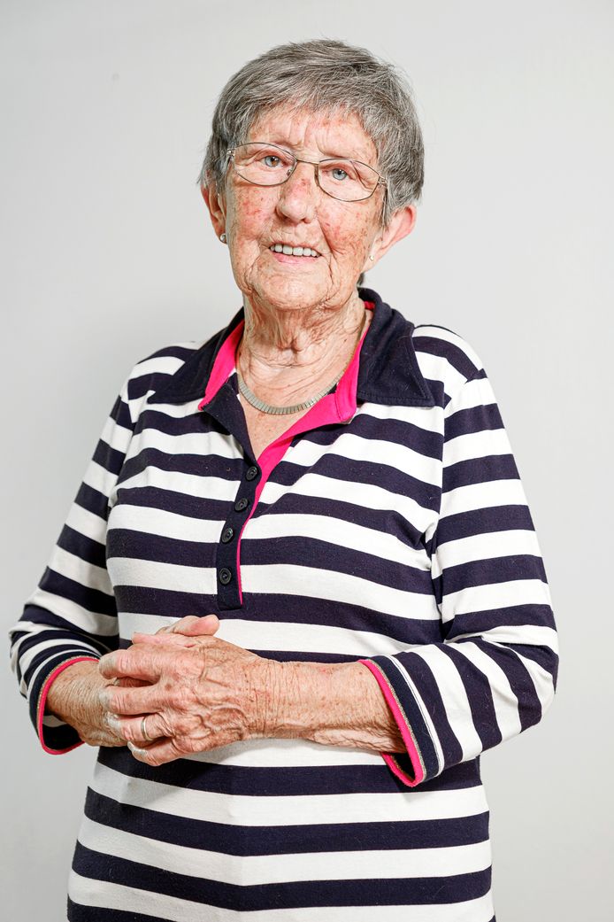 Rie Blommaart (eigenlijk Marie Verbraeken-Blommaart, 1921, 101 jaar!) is de laatste van de Zeeuwse verzetsgroep uit WO2.