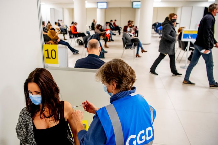 De meeste jongeren laten de boosterprik aan zich voorbij gaan.