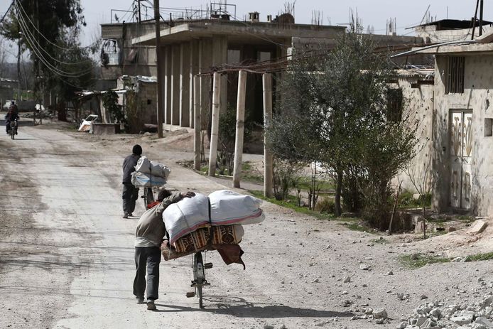 Syriërs ontvluchten Oost-Ghouta