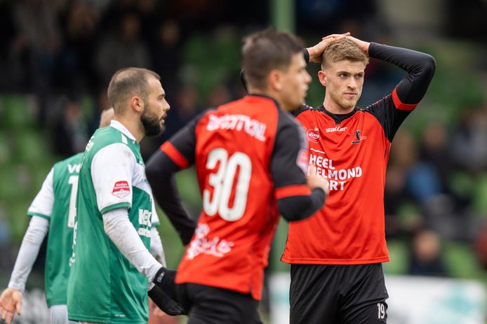 Het schot van Jelle Goselink - rakelings over - was een van de spaarzame hoogtepunten op de Krommedijk.