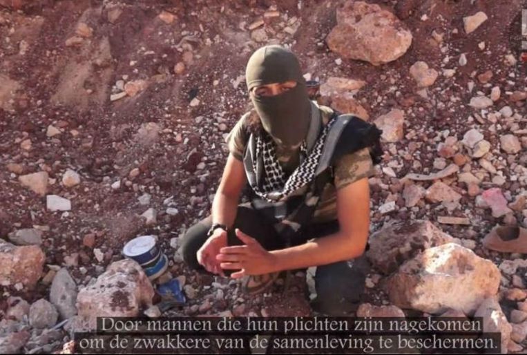 null Beeld Still uit het onlangs opgedoken Youtubefilmpje van Nederlandse Syriëgangers.