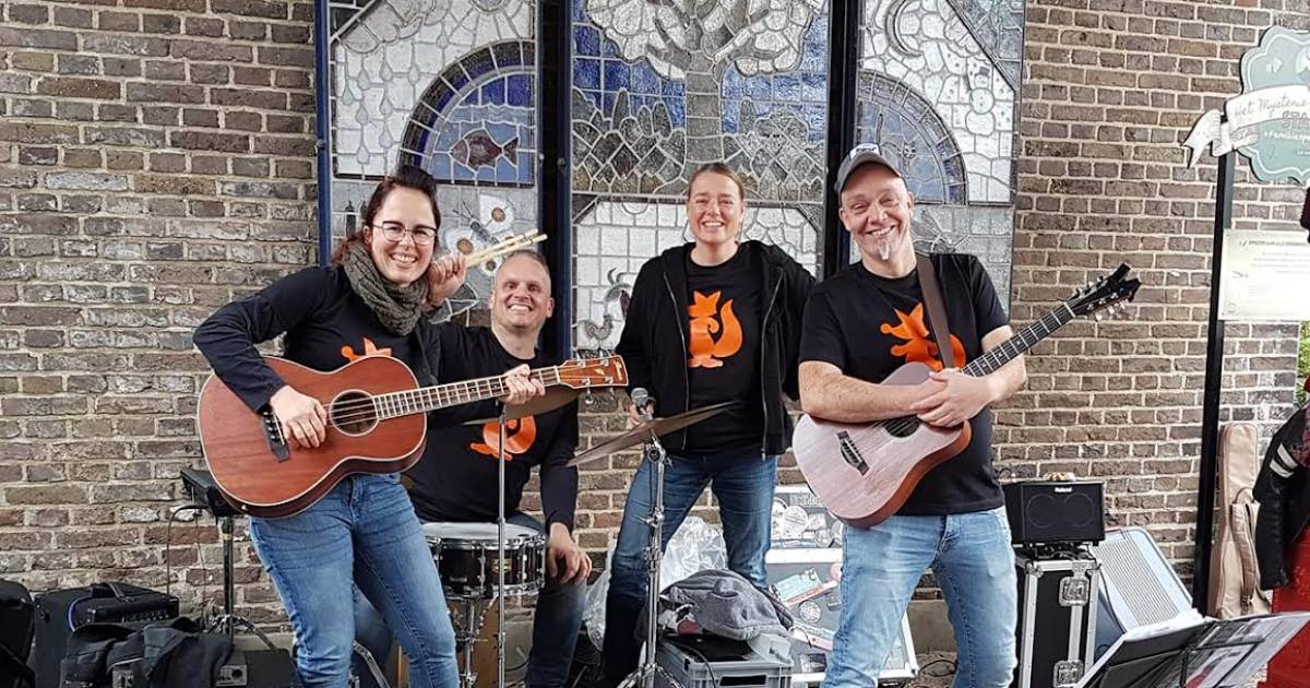 Reintje en haar Voskes met kinderliedjes op het Peelpodium