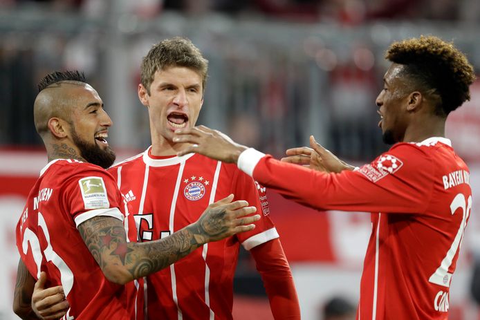 Vidal, Müller en Coman vieren een Bayern-doelpunt.