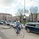 Steeds minder welkom, maar toch populair: waarom Amsterdammers verknocht blijven aan hun auto