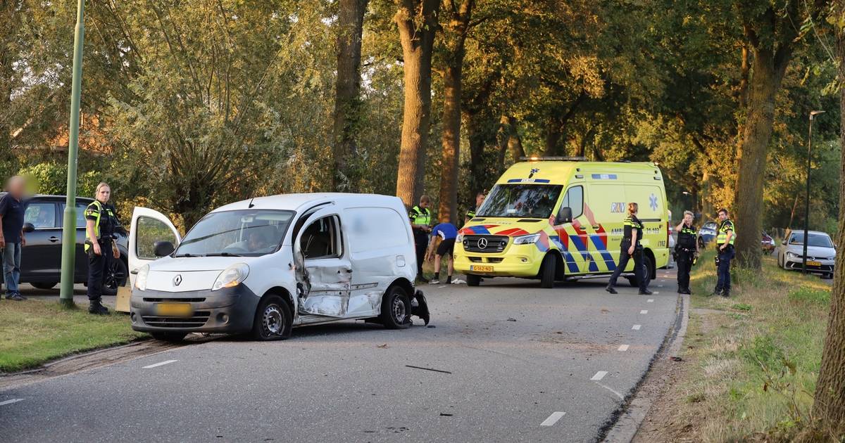 Ongeval met twee voertuigen in Erp, bestuurder naar ziekenhuis.