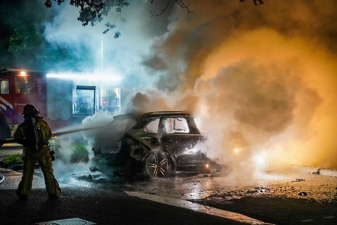 Het is onduidelijk hoe de autobrand is ontstaan.
