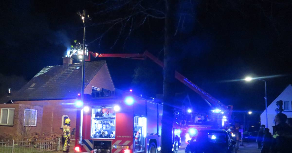 Schoorsteenbrand bij woning in Velddriel....