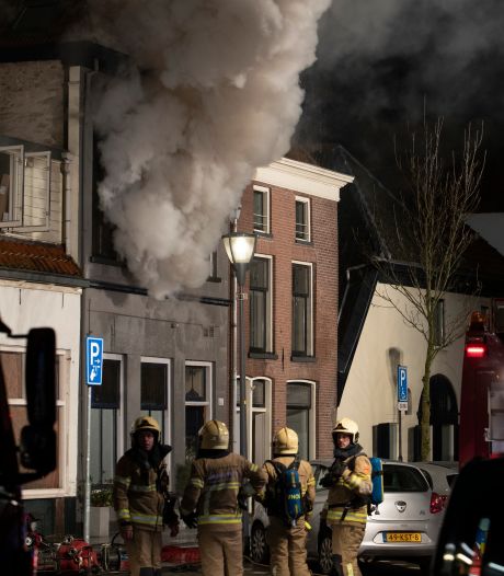 Grote woningbrand in centrum Zutphen na uren blussen onder controle