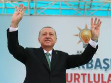 La chute de la livre turque résulte d'un "complot politique" selon Erdogan