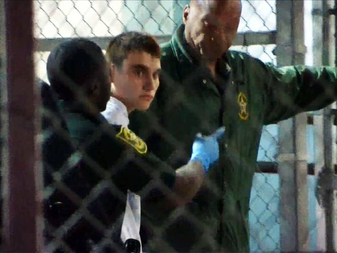 Verslagen van cipiers onthullen hoe leven van schutter Florida eruit ziet in cel. En hij lijkt steeds onrustiger te worden