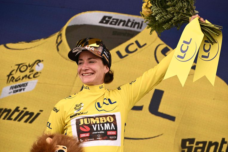 Marianne Vos in een gele trui, een beeld dat veel symbolischer is dan alleen het feit dat ze een etappe won.  Beeld AFP