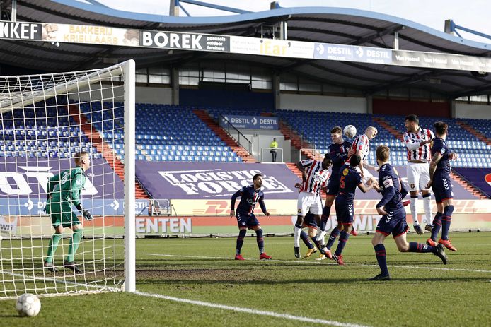 Voetballen in een leeg stadion... Zo is het niet bedoeld.