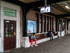 Dit komt er in de historische wachtruimte op het station in Deventer