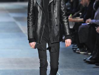 Uitgemergeld model op YSL-catwalk lokt debat over 'manorexia' uit