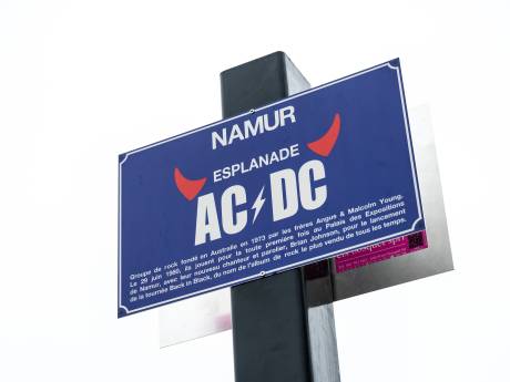 L'esplanade AC/DC et une statue de Brian Johnson inaugurées à Namur