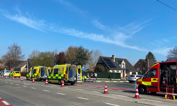 Het ongeval gebeurde op het kruispunt van de Keerstraat/Impestraat met de Gentsesteenweg N9 in Erondegem.