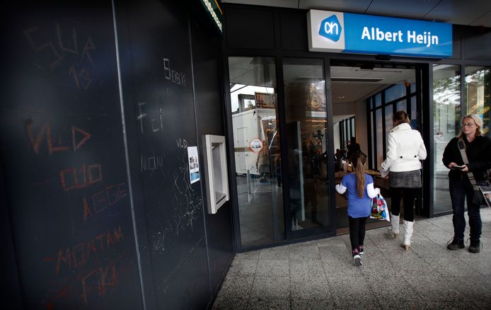 Het filiaal van supermarkt Albert Heijn in het centrum van Vlaardingen.