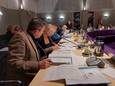 De tweekoppige PvdA-fractie in de Goirlese gemeenteraad, Antoon van Baal en Pernell Criens, tijdens de behandeling van de begroting voor 2023.