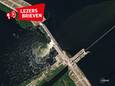 Luchtfoto van de vernielde Kakhovka-dam in Oekraïne.