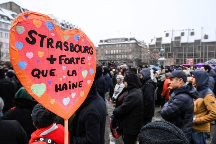 ‘Straatsburg is sterker dan haat’, staat op dit bord geschreven.