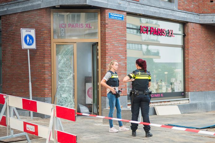 Geplooid auteur Turbulentie Celstraffen geëist voor ramkraak ICI Paris Leidsche Rijn | Utrecht | AD.nl