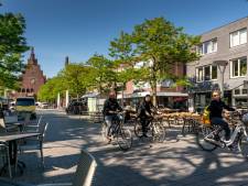 Eén groot terras op Markt Waalwijk; horeca mag ook gezamenlijk terras Raadhuisplein maken