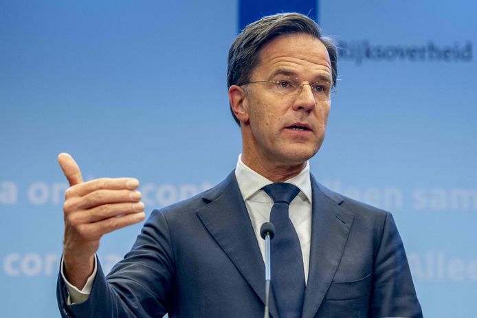 Demissionair premier Mark Rutte tijdens de persconferentie over strengere coronamaatregelen in Nederland.